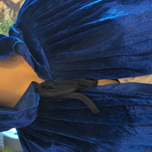 Deep Blue Velvet Cloak * 59 Inches Long Plus 14 Inch Hood * Halloween * Spooky - Picture 5 of 11